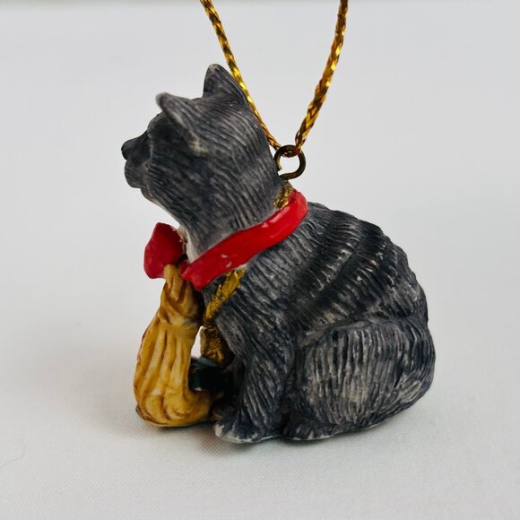 Silver Deer Tom Rubel Christmas Animals Gray Cat with Wreath Ornament - Picture 5 of 10